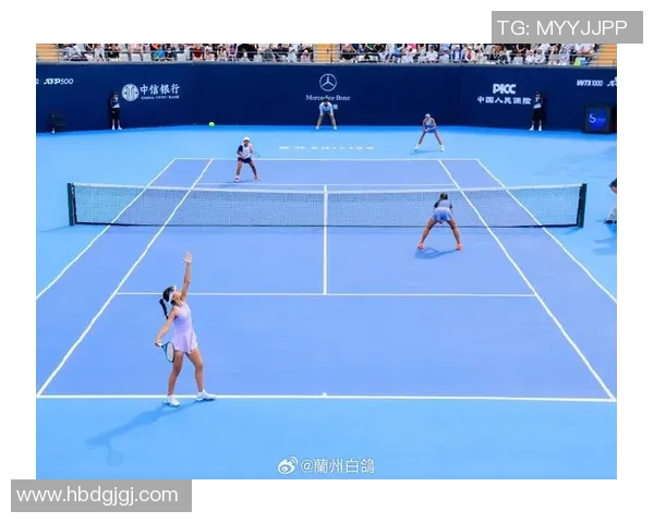 重庆网球队实力引发热议网球界对其表现褒贬不一